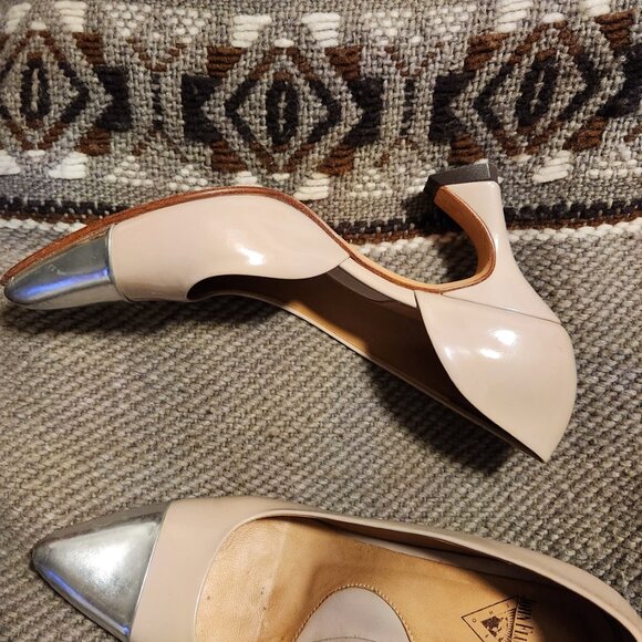 Beige/ silver Fluevog elegant shoes / US size 6.5  glossy leather /made in Peru - Picture 7 of 7